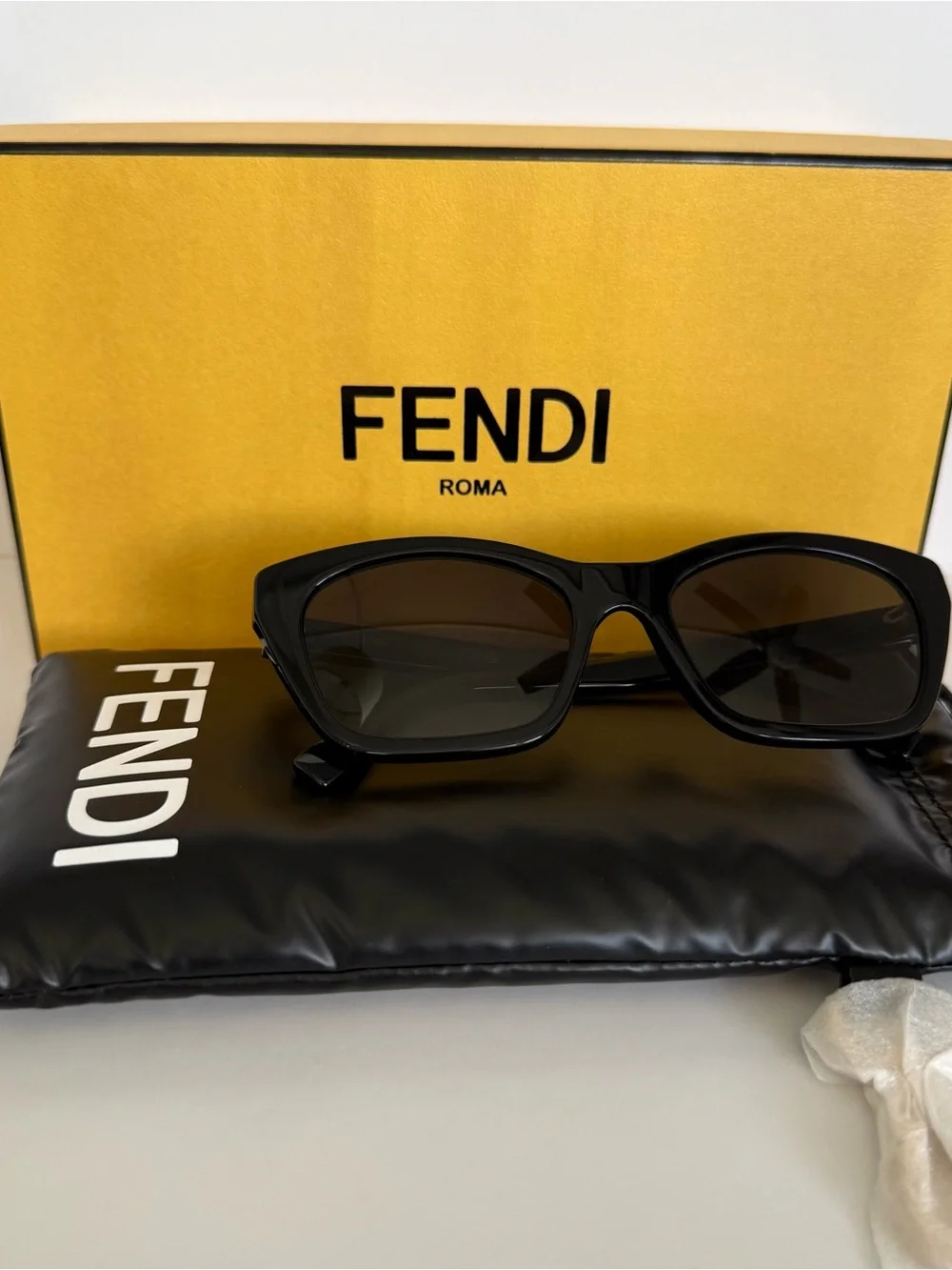 NEW!!! Fendi women sunglasses FE40205I 01A Authentic